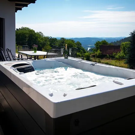 Wellness - Vodni Nadrz Slapy - 40km Od Prahy Holiday home