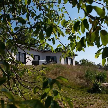 Wellness - Vodni Nadrz Slapy - 40km Od Prahy * Necin