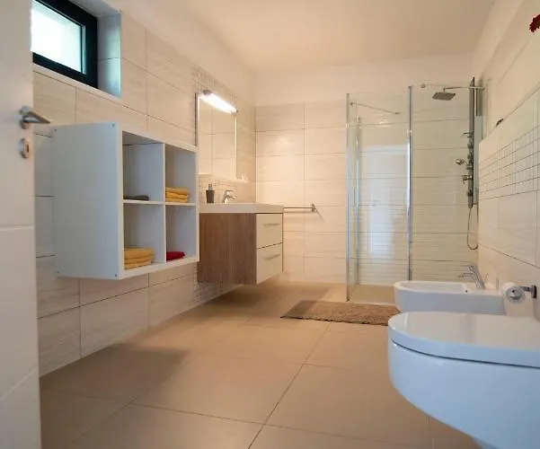 Wellness - Vodni Nadrz Slapy - 40km Od Prahy Vakantiehuis Necin